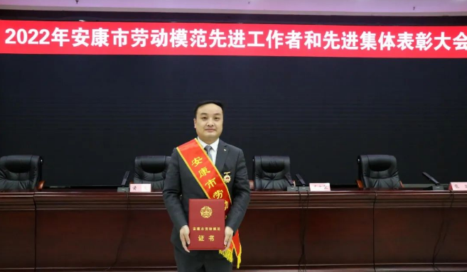 热烈祝贺优米app ios会员单位及个人获得市委市政府表彰！